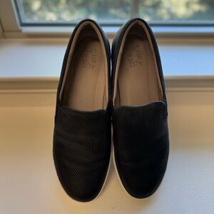 NATURALIZER Black leather slip on sneaker